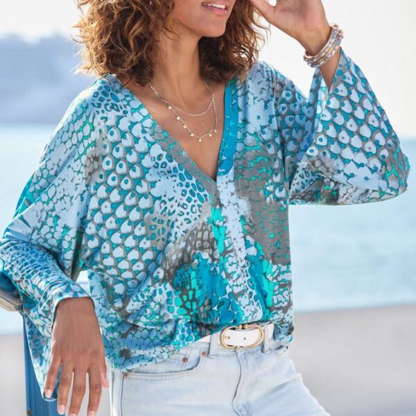 Buffalo Fledermausshirt mit Animaldruck, lockere Bluse mit V-Ausschnitt, Blusenshirt