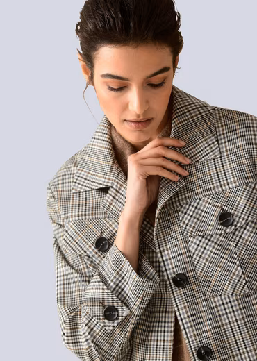 Short blazer with shirt collar