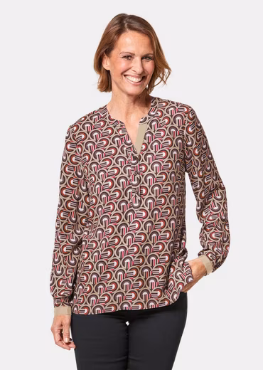 Slip-on blouse Modern printed blouse in a casual style