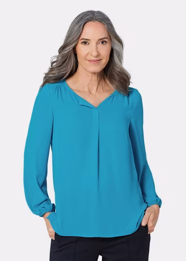 Slip-on blouse short size: blouse shirt with feminine neckline