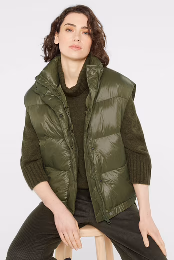 Quilted vest with elastic hem