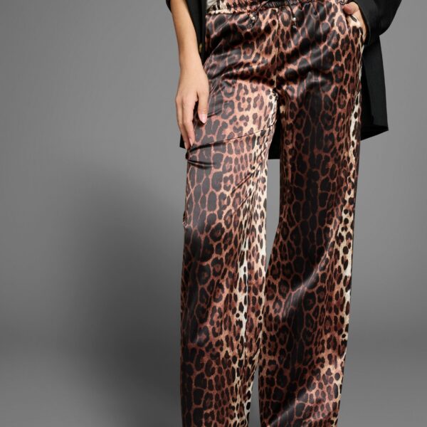 Pull-On Trousers in a leopard look