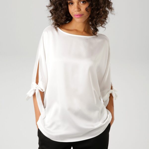 Slip-on Blouse with sophisticated cut-outs on the 3/4-length sleeves