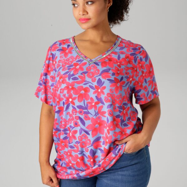 Shirt Blouse with glittering decorative ribbons on the V-neck