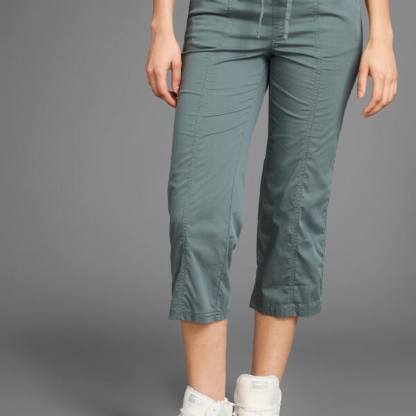 3/4 Pants -sporty capri with elastic waistband