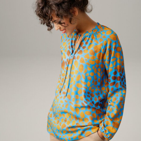 Slip-on blouse with interesting all-over print