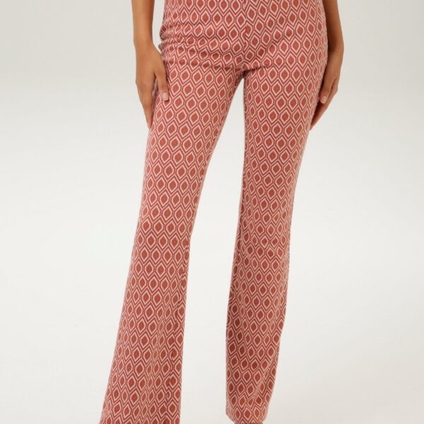 Pull-on pants with diamond pattern