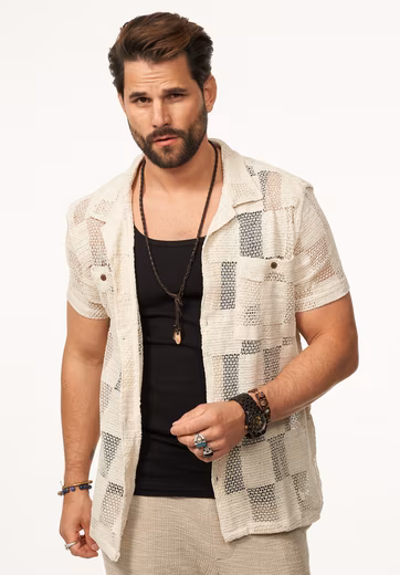 Short-sleeved shirt in a vintage summer look