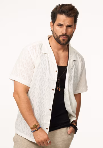 Short-sleeved shirt in a vintage summer look