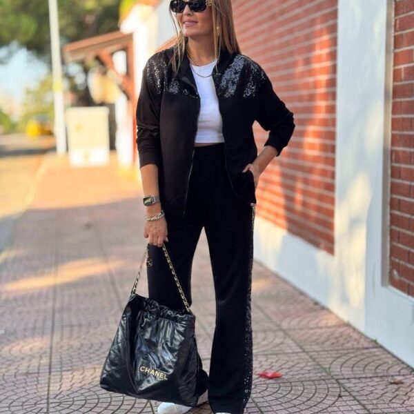 Women's two-thread trouser suit set with zip and button detail