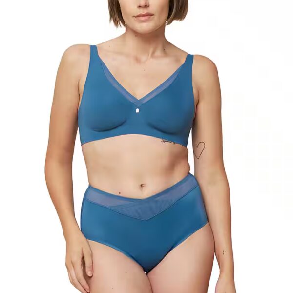 Minimizer BH True Shape Sensation N01 visually reduces the breast by one cup size