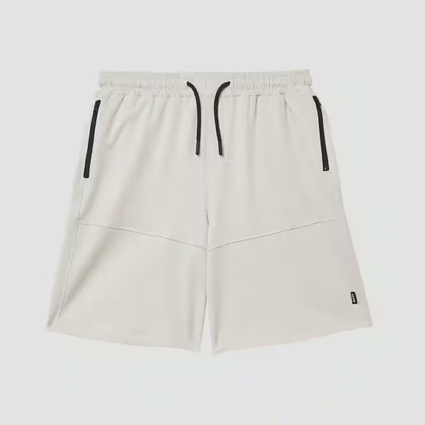 Cargoshort's Bermuda made of lightweight sweat in a loose fit Pull-through cord