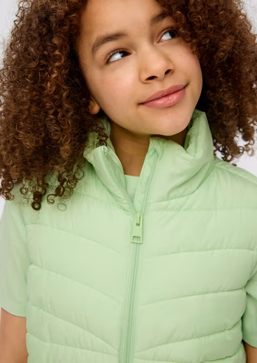 Quilted vest with stand-up collar Jewelry detail