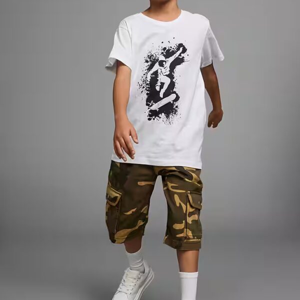 T-shirt with cool SKATER print