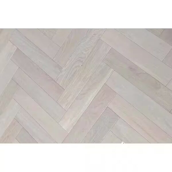 Parquet flooring: Elegant herringbone parquet, brushed and transparently lacquered oak