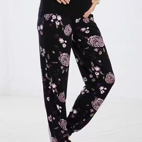 Maternity harem pants for pregnancy and breastfeeding in a comfortable fit and with a floral pattern