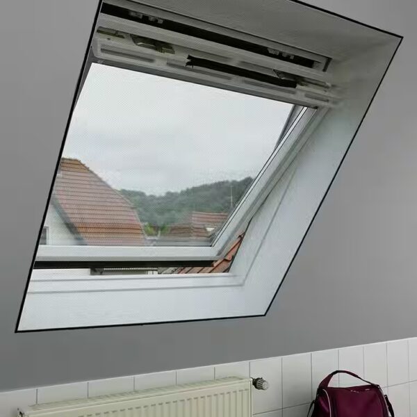 Fly screen fabric, insect screen, roof window gauze with zipper for roof window handle