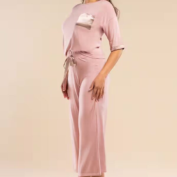 Pyjama set in rose made from EcoVero™ viscose – short sleeves & 7/8 trousers