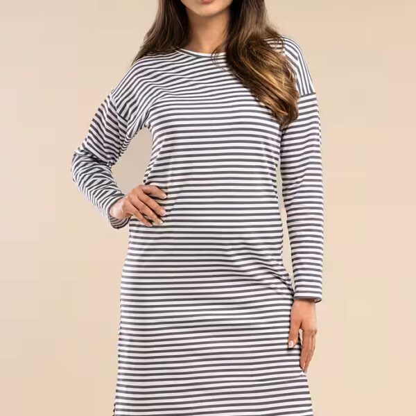 Nightgown with long sleeves and anthracite stripes made from 100% cotton