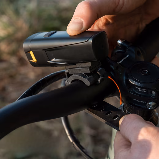 Aluminum LED bicycle front light: super bright, USB, waterproof High-quality aluminum design