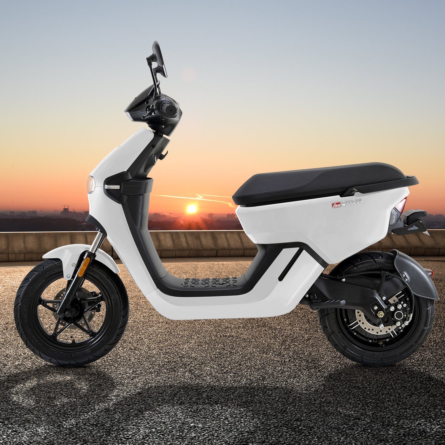 EM1 electric scooter - Image 2